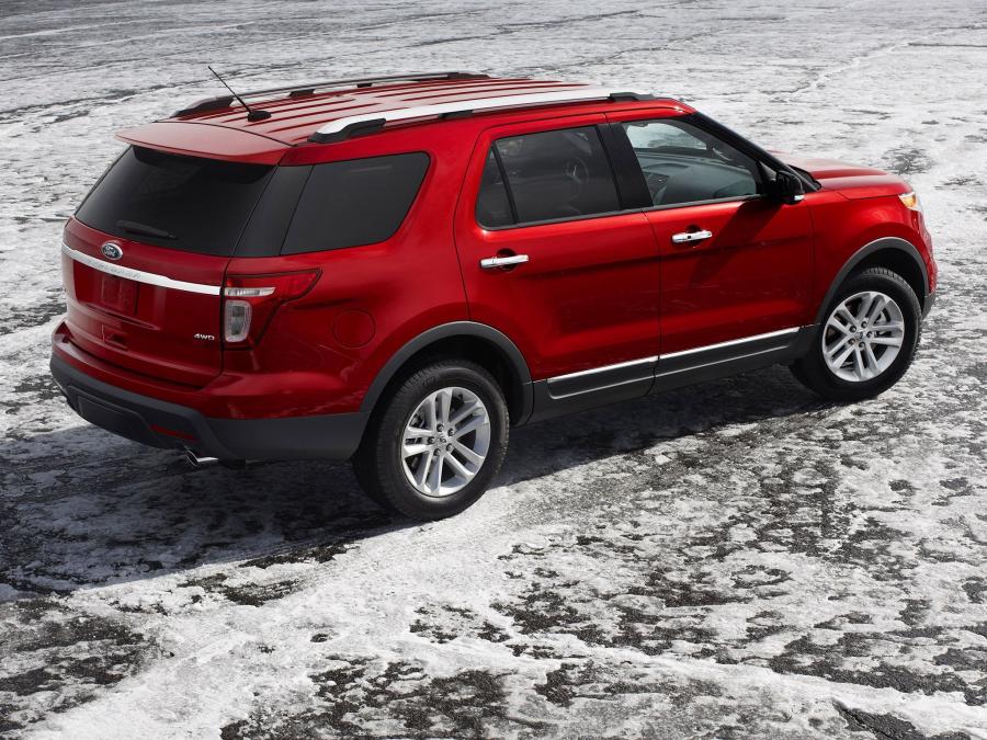  Ford Explorer 2010 года  (фото 23 из 30)